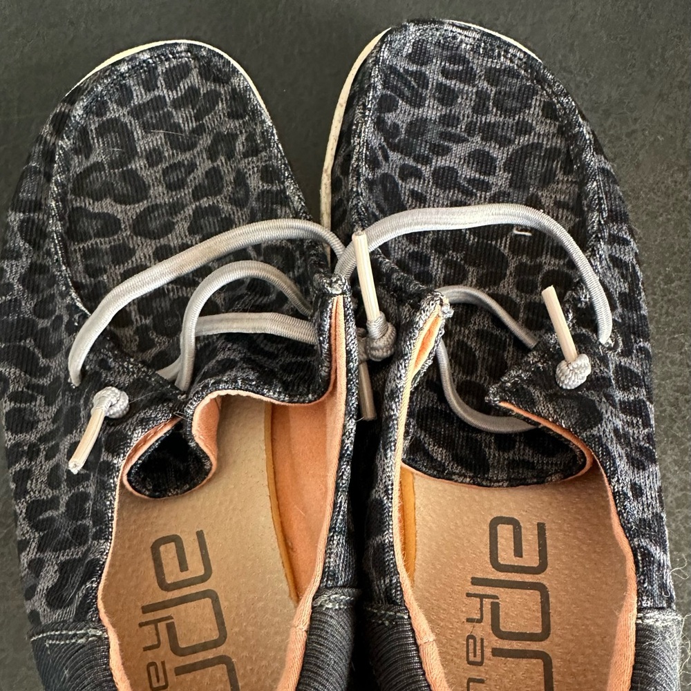 Womens Hey Dudes size 8